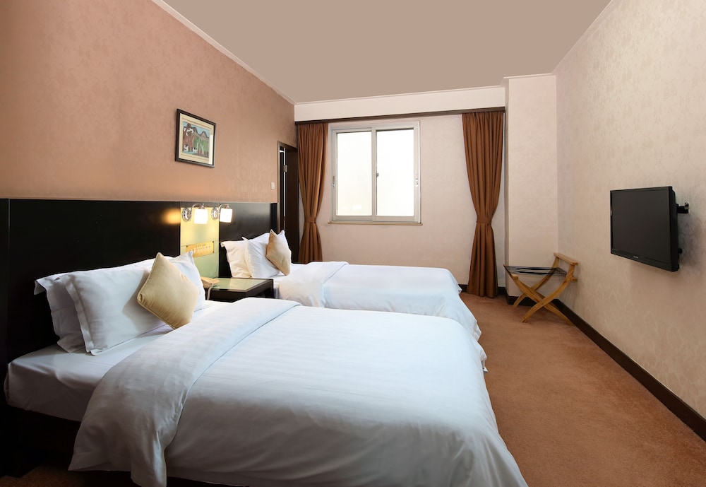 Xinhua Hotel 28/63
