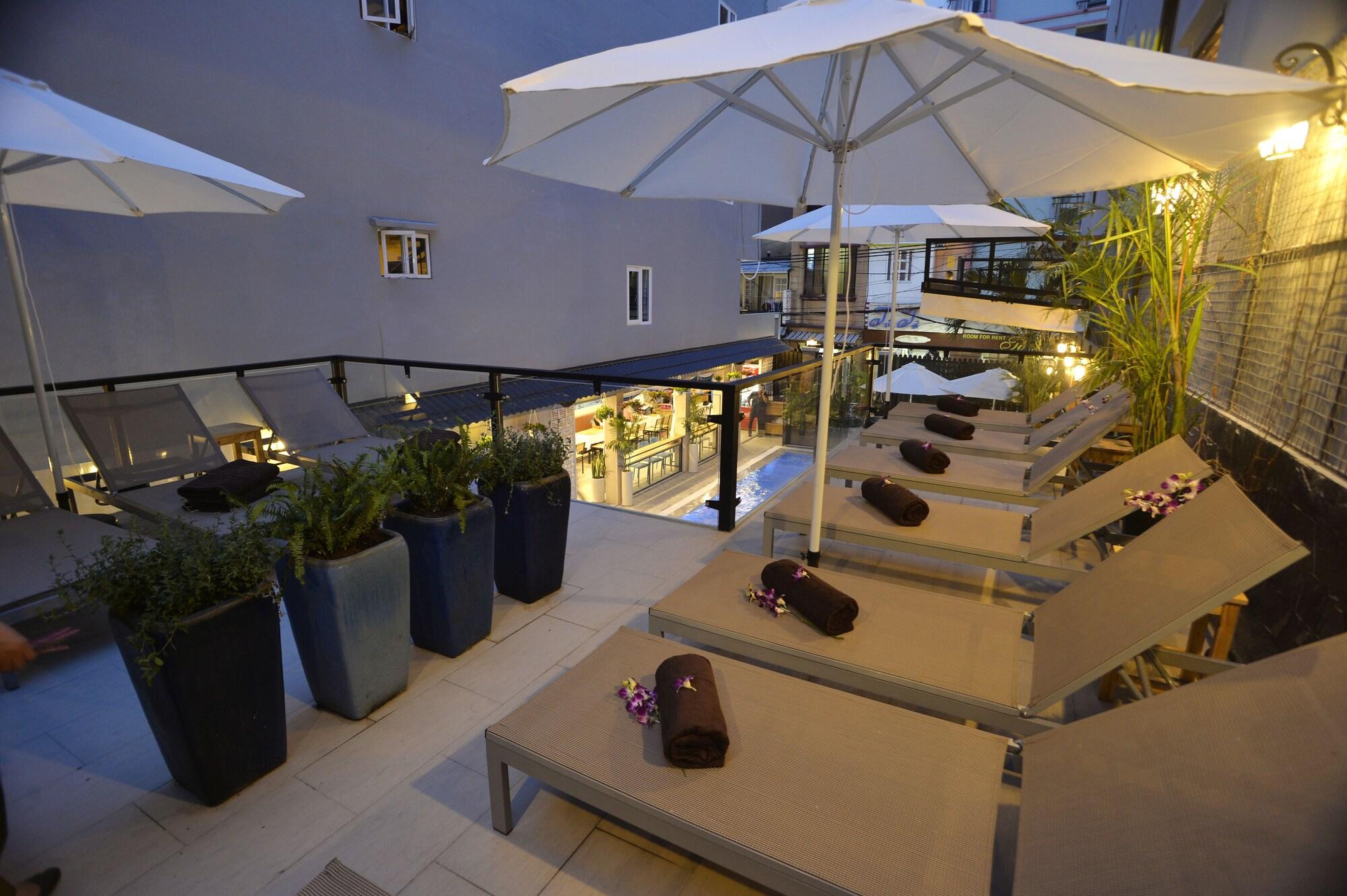 Urban Lodge Hotel - Hostel 67/75