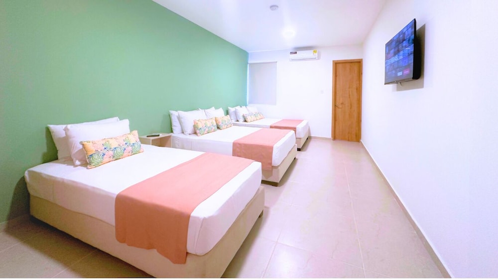 FAMILY, MULTIPLE BEDS, PRIVATE BATHROOM