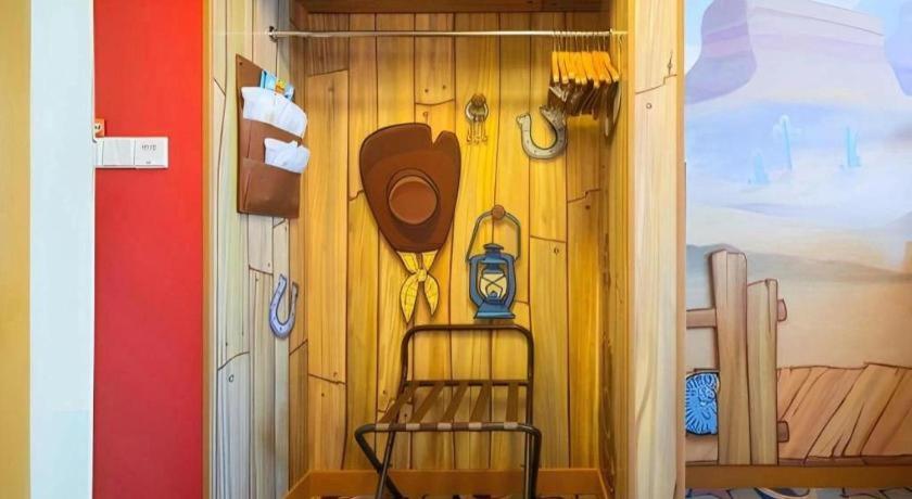 Toy Story Hotel 3/35