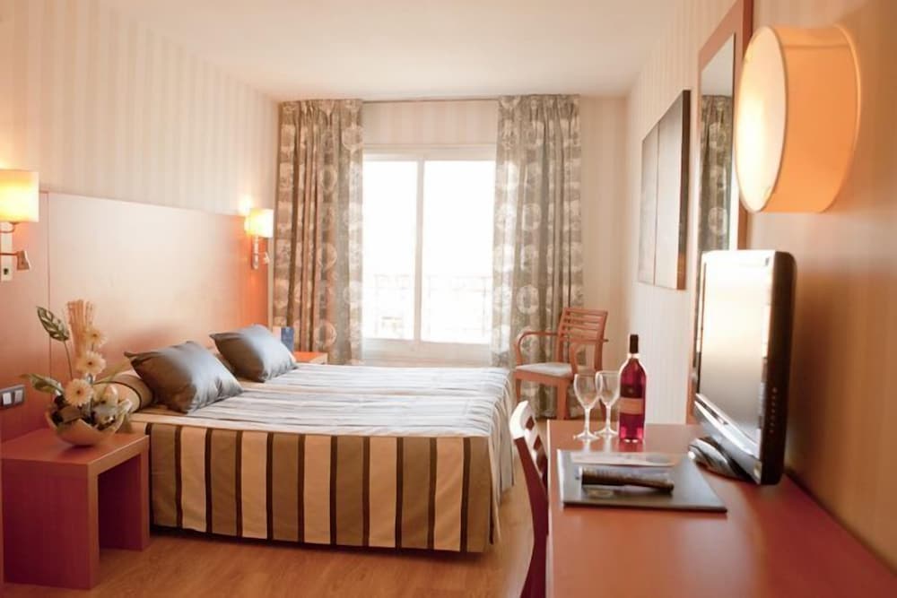 Ramblas Hotel 16/75
