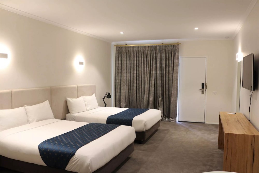 ROWVILLE INTERNATIONAL HOTEL 18/46