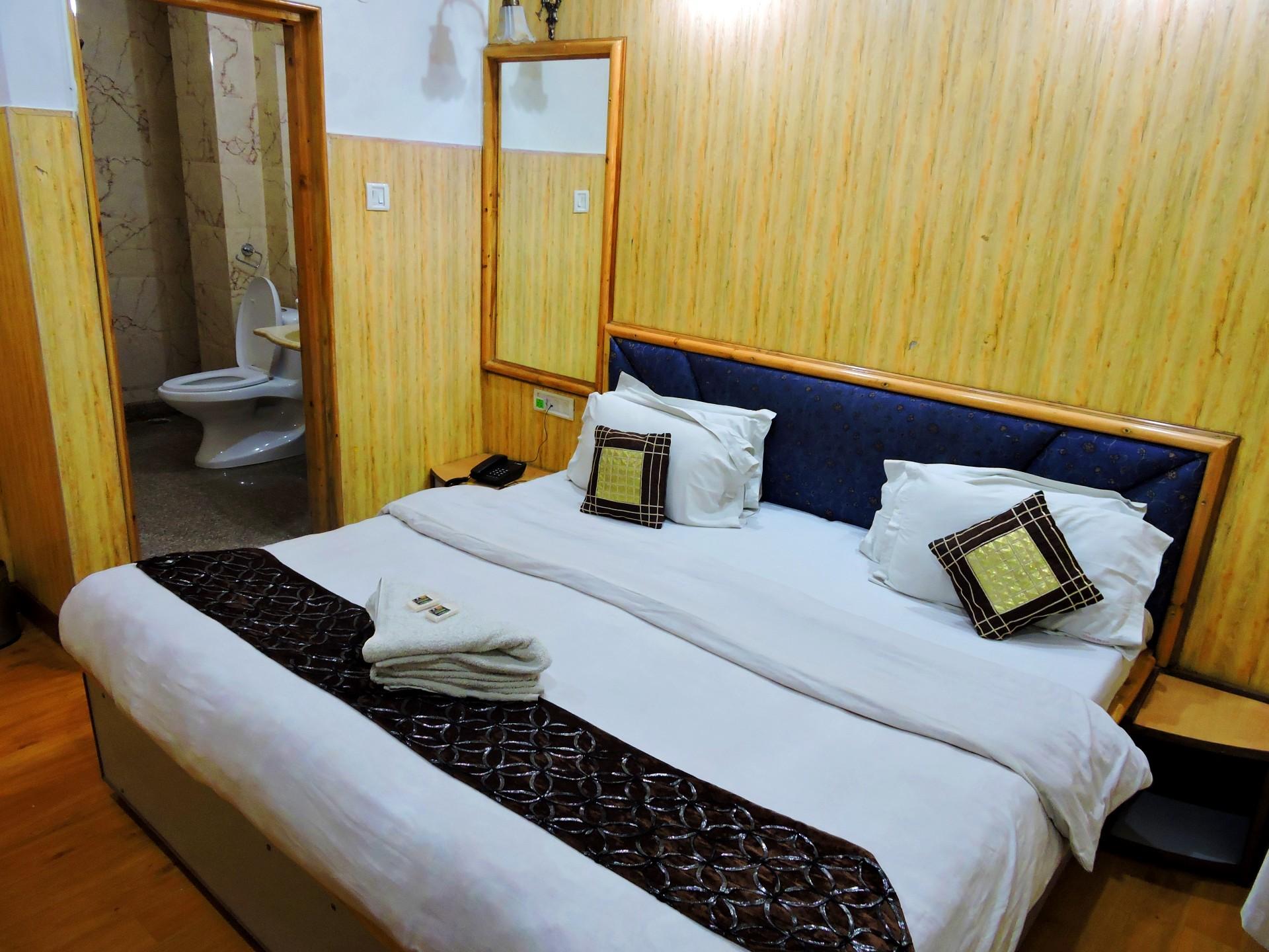 Semi Room, Deluxe, Double Bed