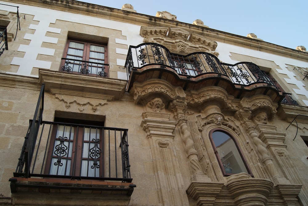 Casa Palacio de Los Leones 8/30