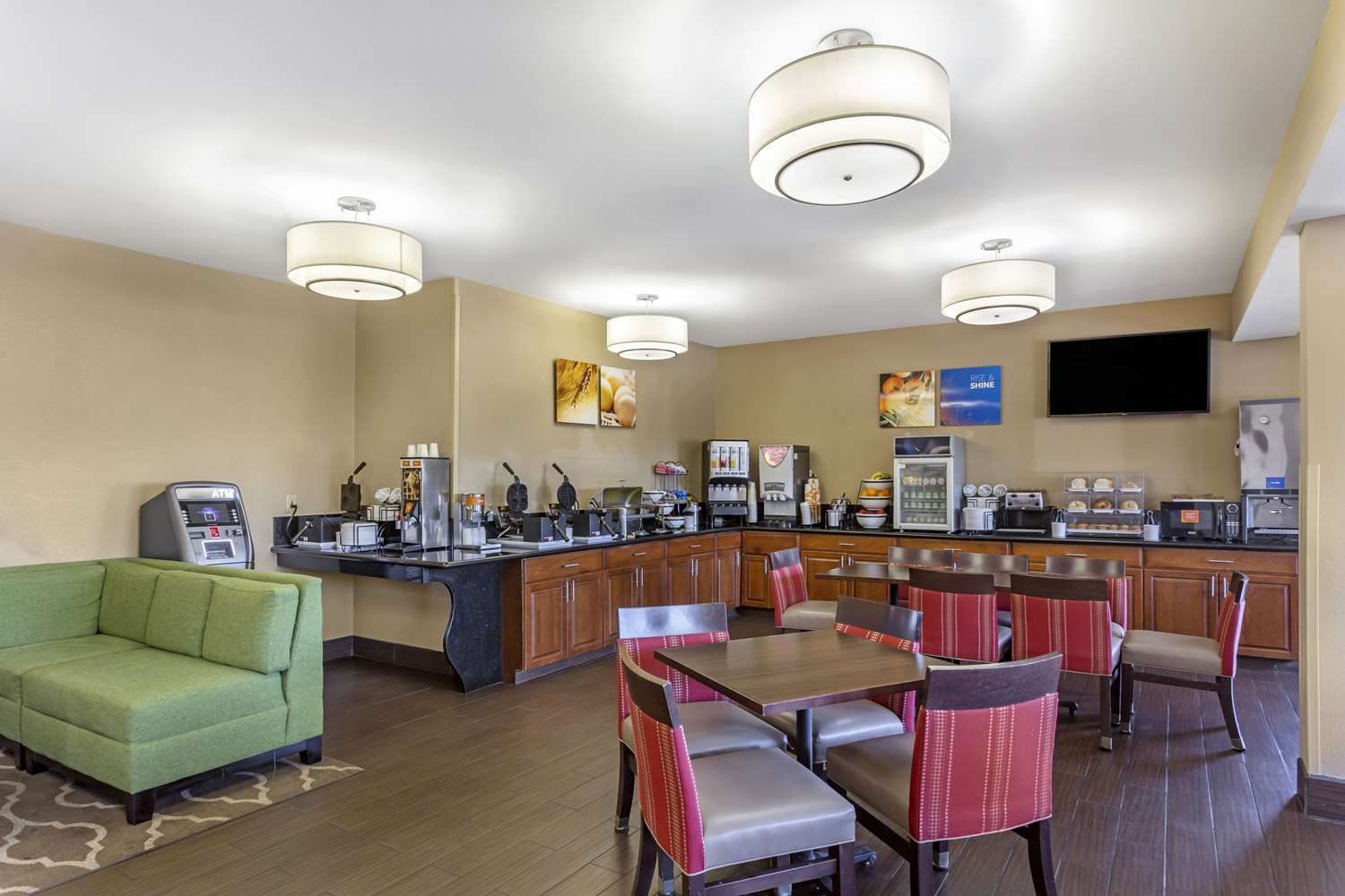 Comfort Inn Gurnee near Six Flags 28/35