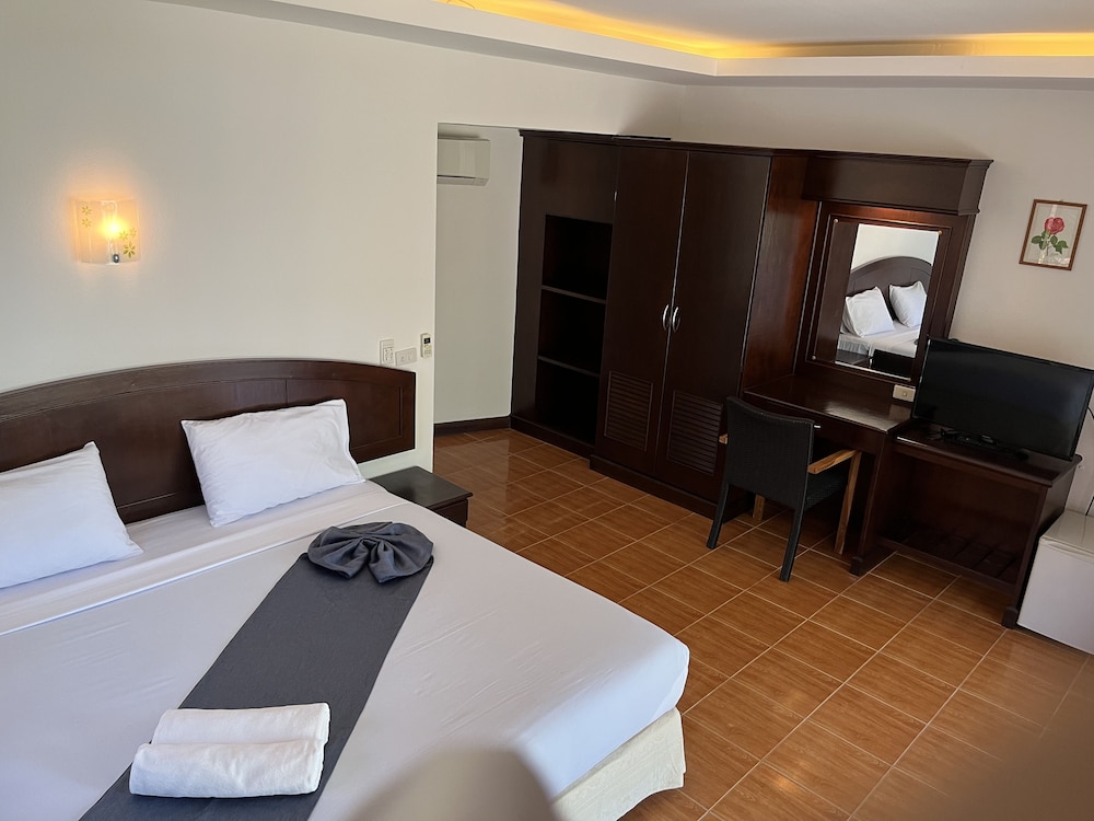 Noble House Beach Resort 28/63