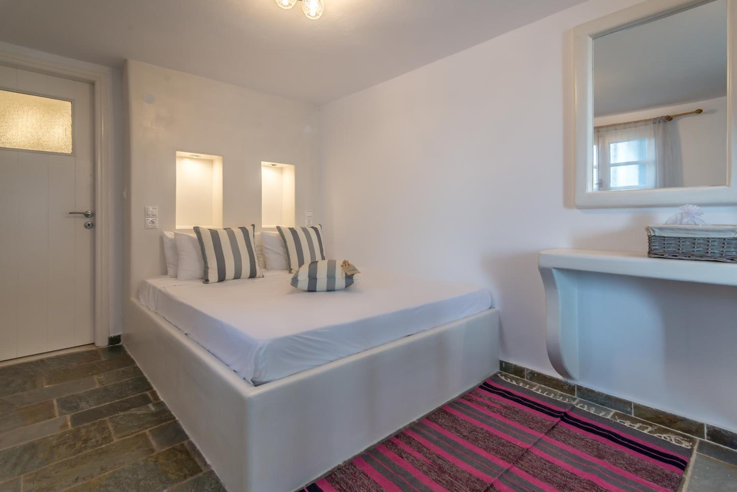 Eiriana Luxury Suites 25/60