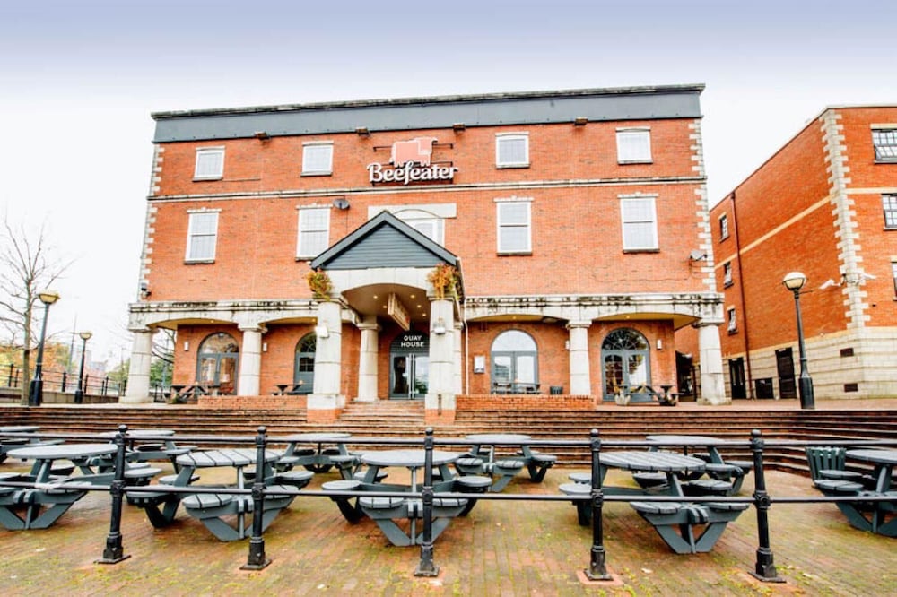 Premier Inn Manchester Salford Quays 42/47