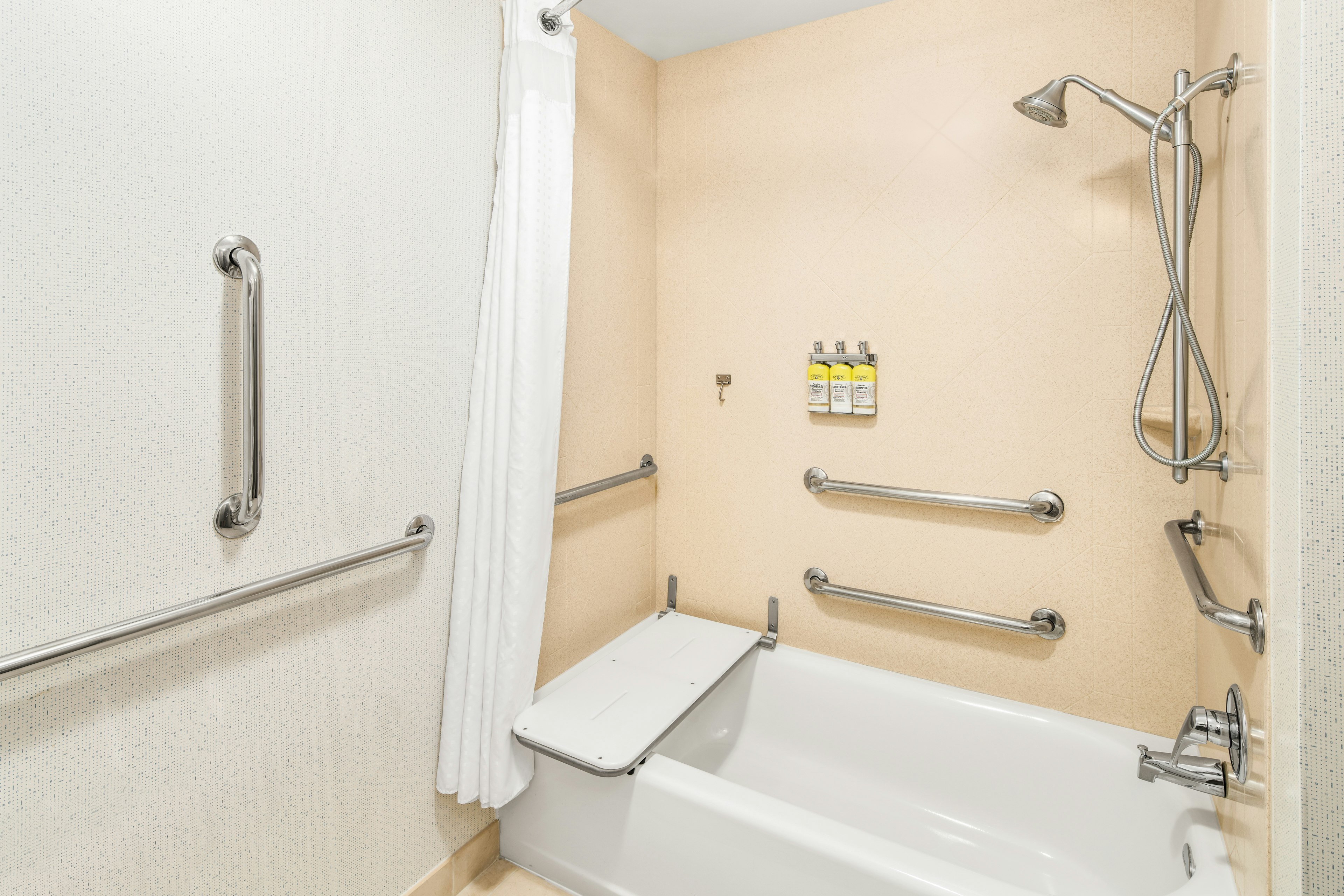 غرفة بسرير كينج لذوي الإعاقة، Holiday Inn Express Hotel And Suites Wilmington Newark 3/3