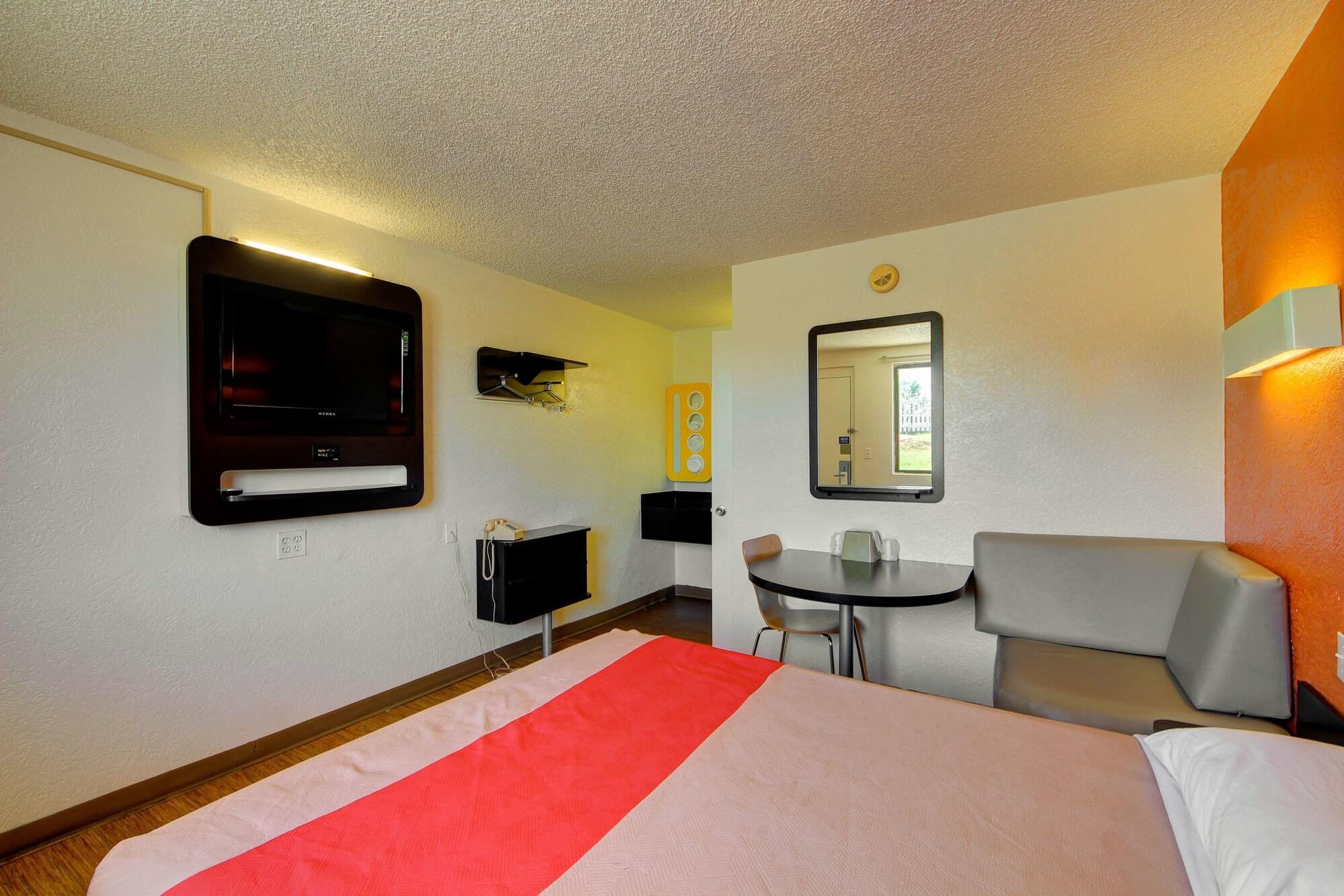 Economy Hotel Plus (ex Motel 6 Oklahoma City North Frontier City) 9/31