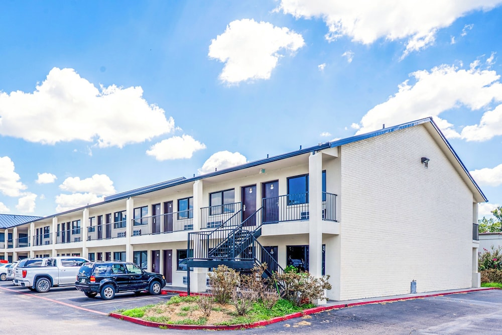 OYO Hotel Houston N Fm-1960 Champions TX 53/58