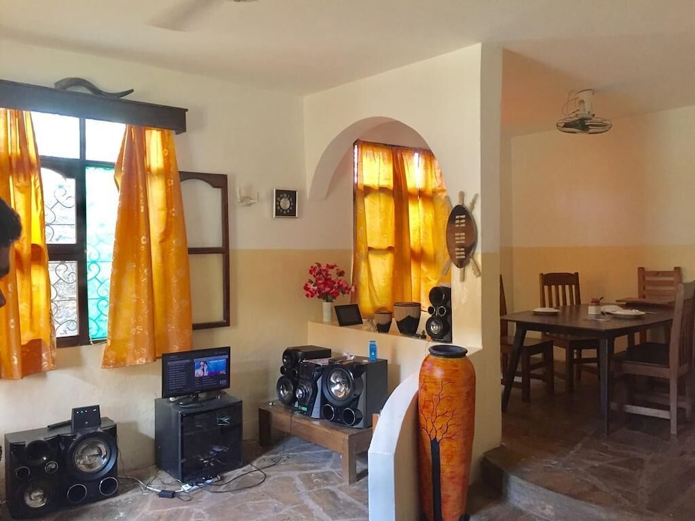 Akogo House 20/29