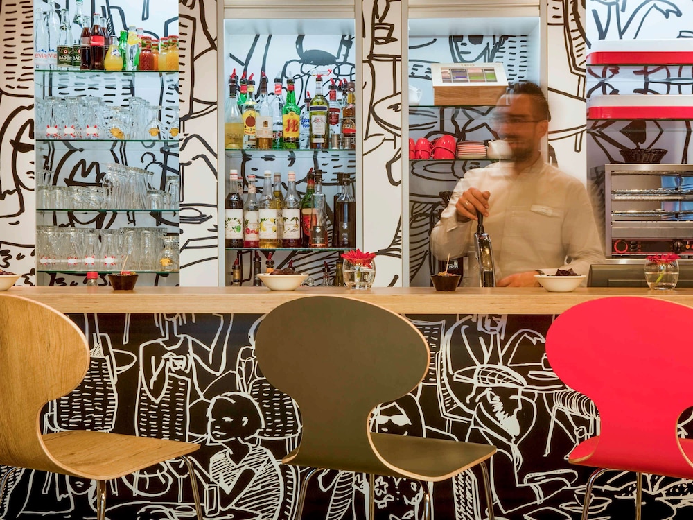 Ibis Paris Porte De Clichy Centre 64/71