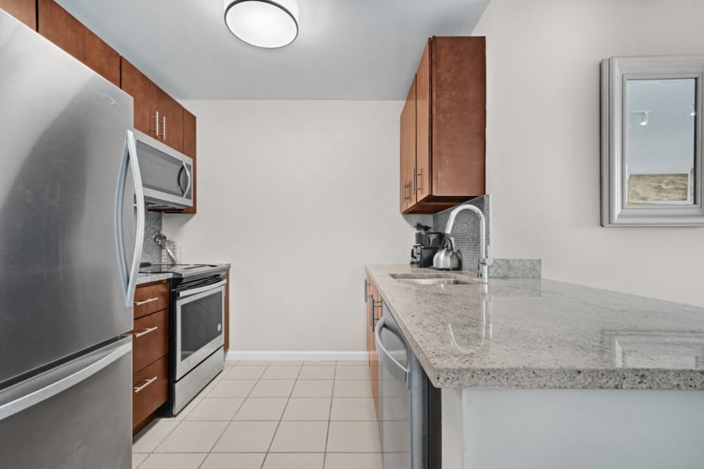Global Luxury Suites Downtown Jersey City 27/71