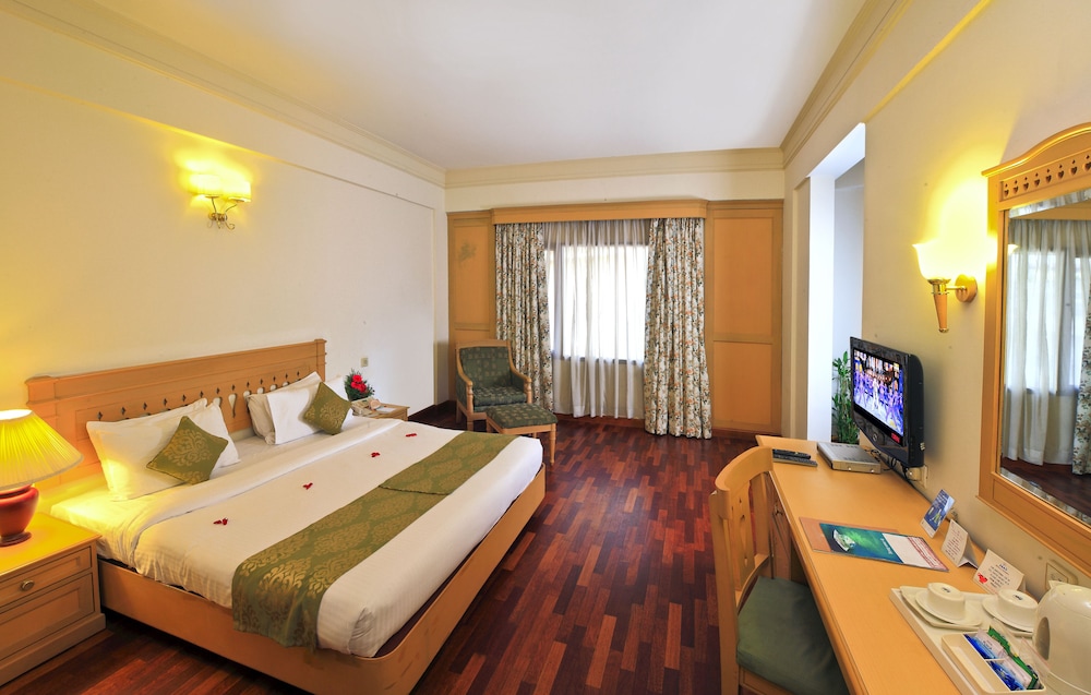 SUITE, KING BED