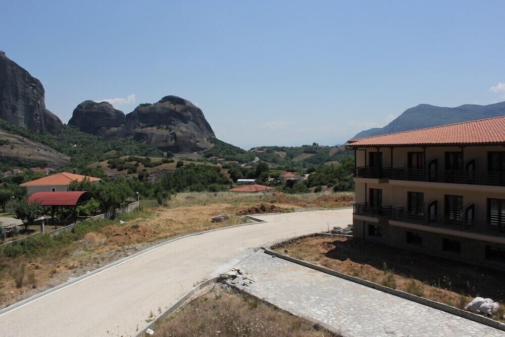 Grand Meteora Hotel 58/60