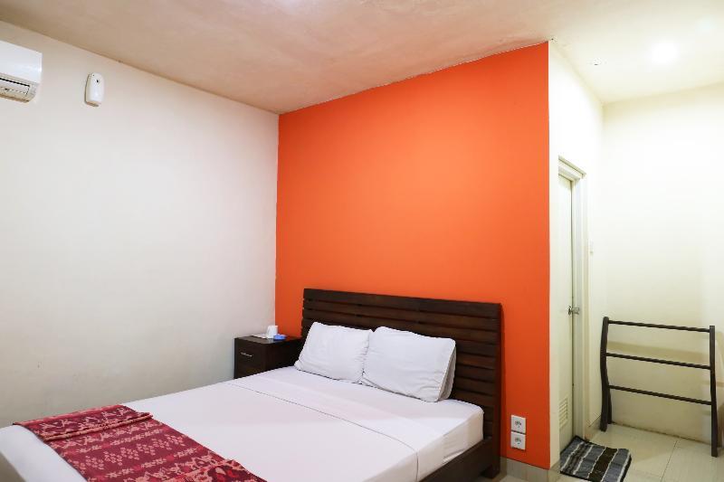 Standard, Queen Bed, No Window