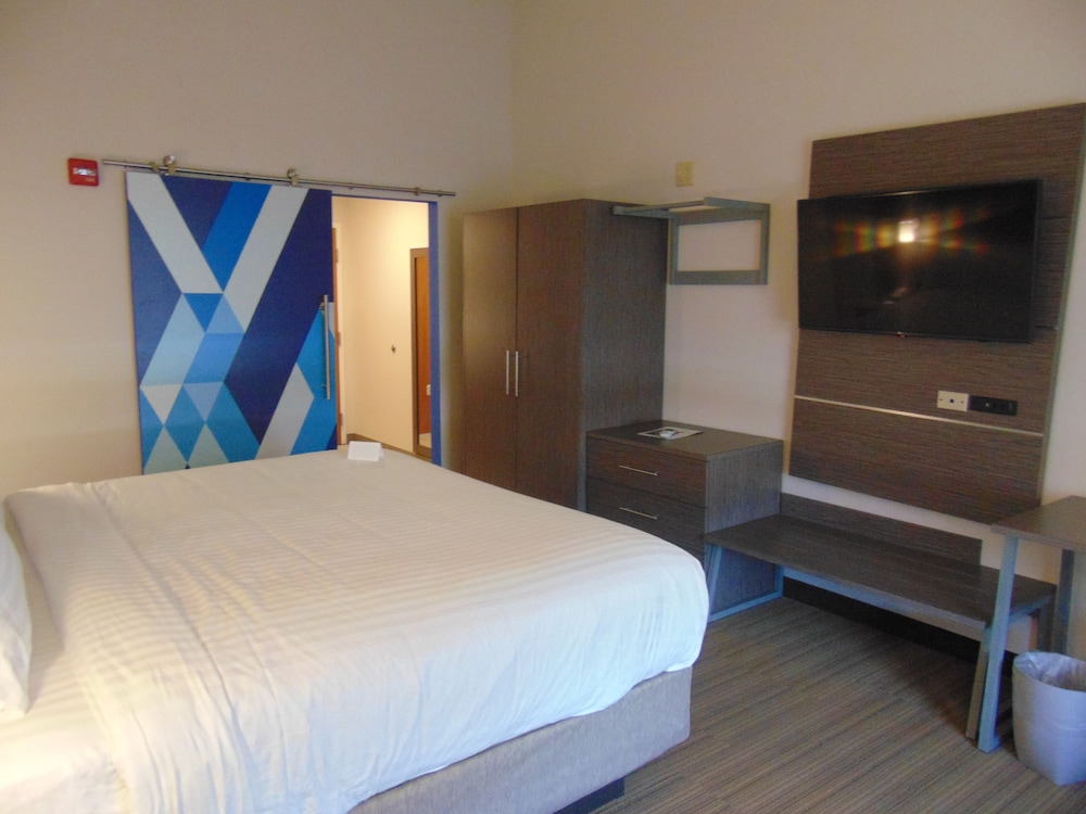 Holiday Inn Express Suites Boynton Beach West 24/71