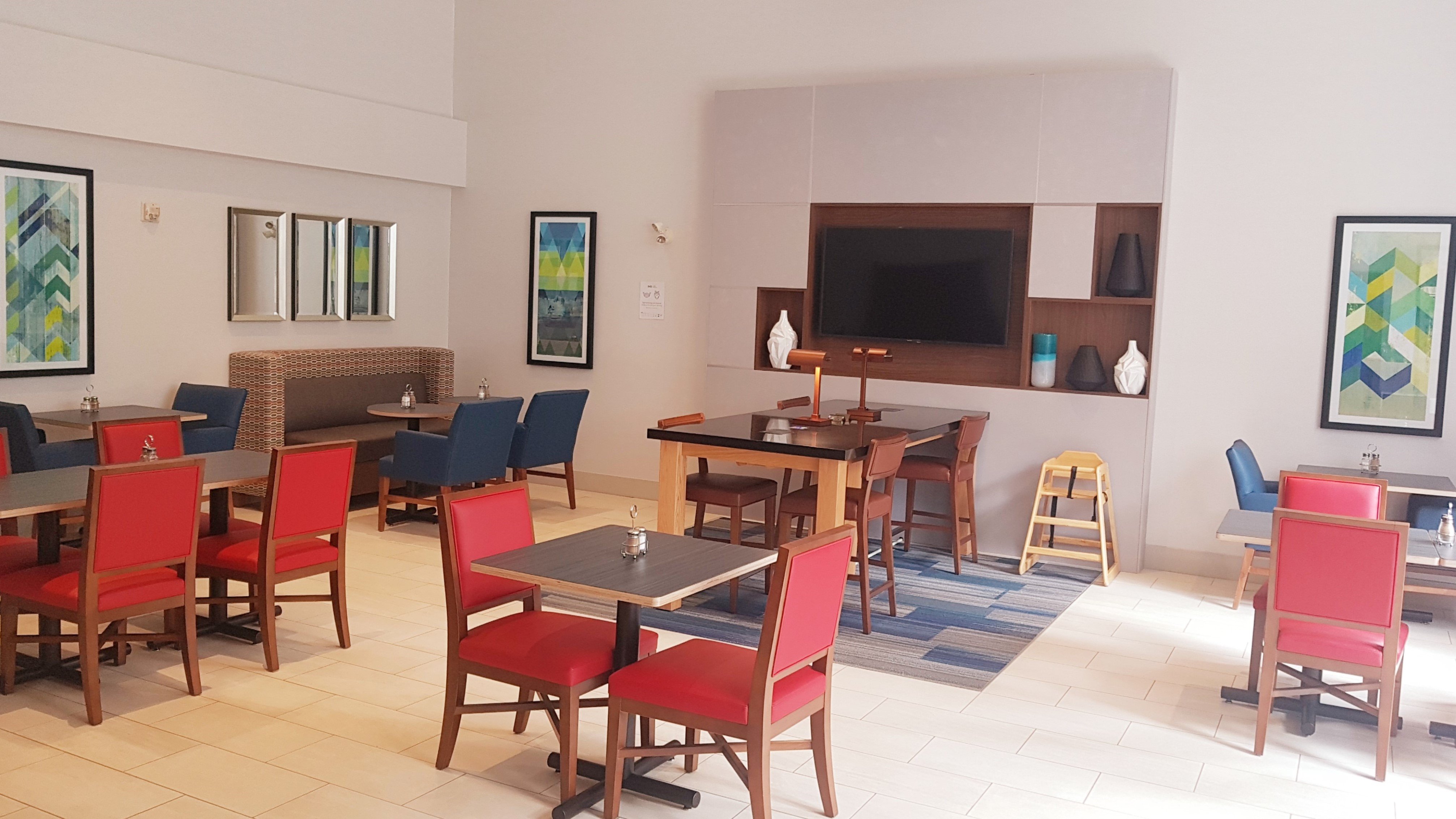 Holiday Inn Express Suites Surrey 36/50
