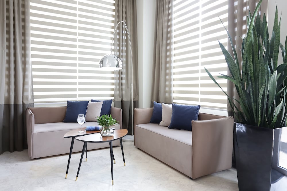 HOTEL CHLOE 34/50