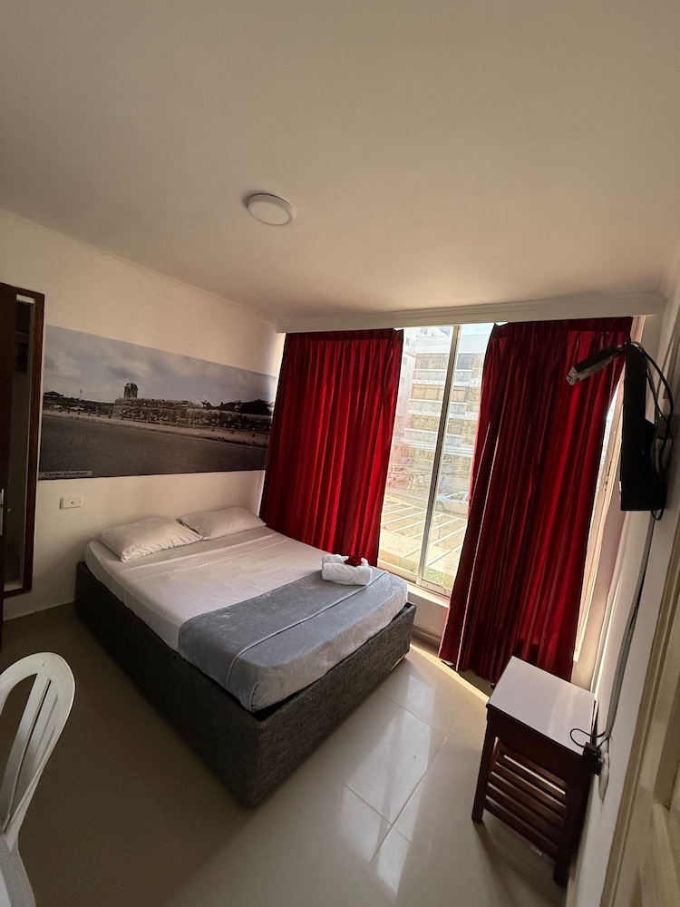 Hotel Toledo 12/36