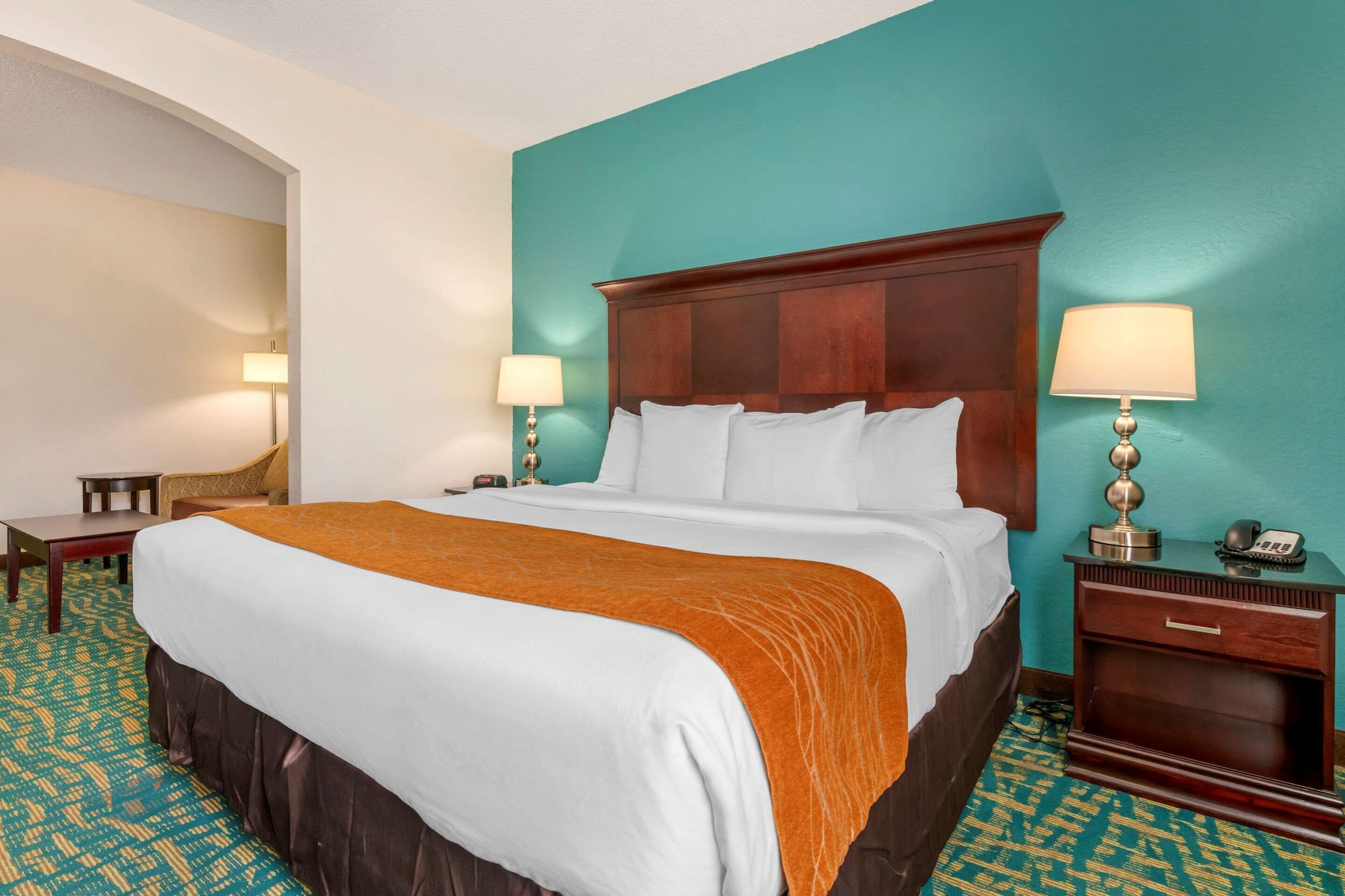 SUITE, KING BED, SOFA