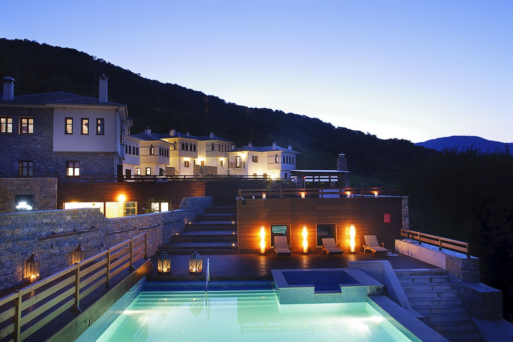12 Months Luxury Resort 1/88