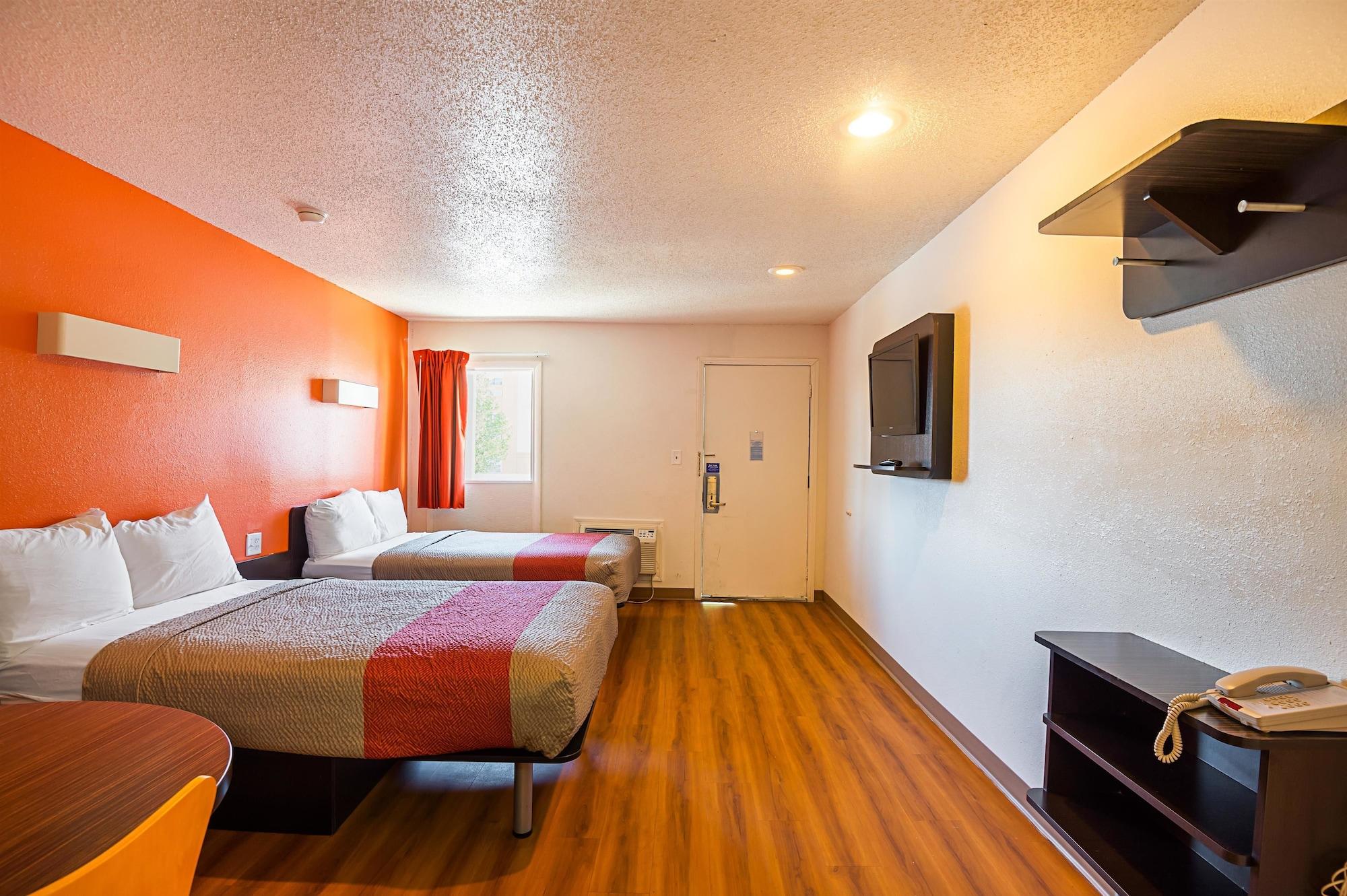 Motel6 Blue Springs, MO 5/24