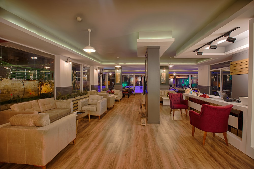 Hma Hotel And Suites 27/50