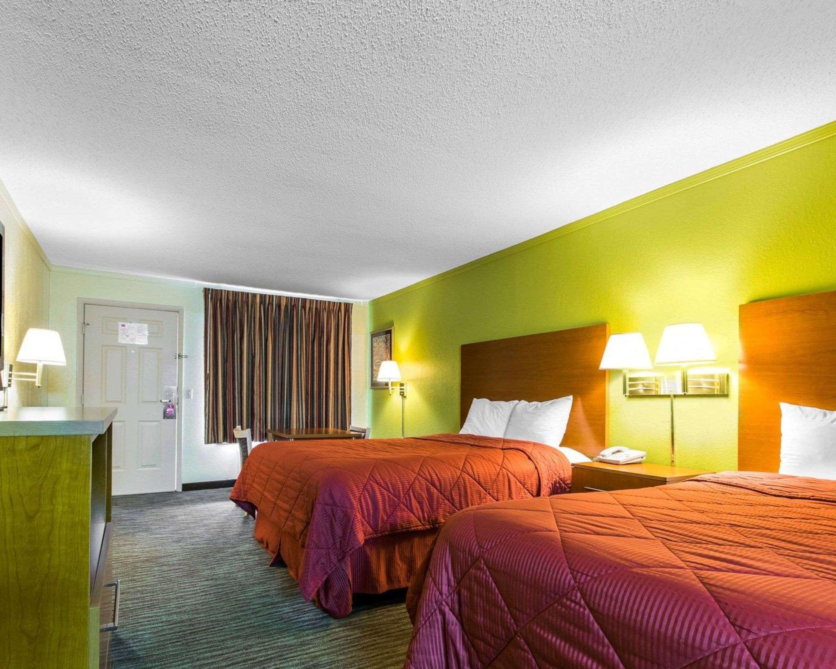 غرفة بسريرين كوين، Econo Lodge Franklin South KY 2/10