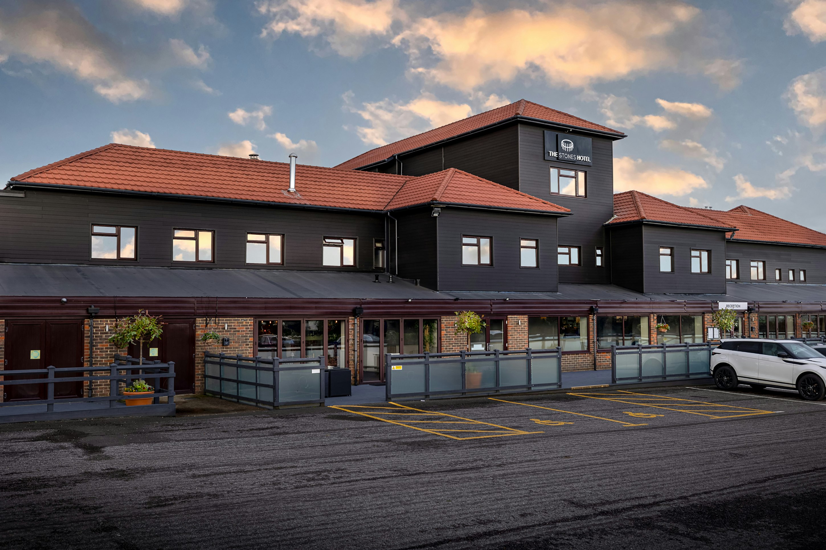 The Stones Hotel 2/69