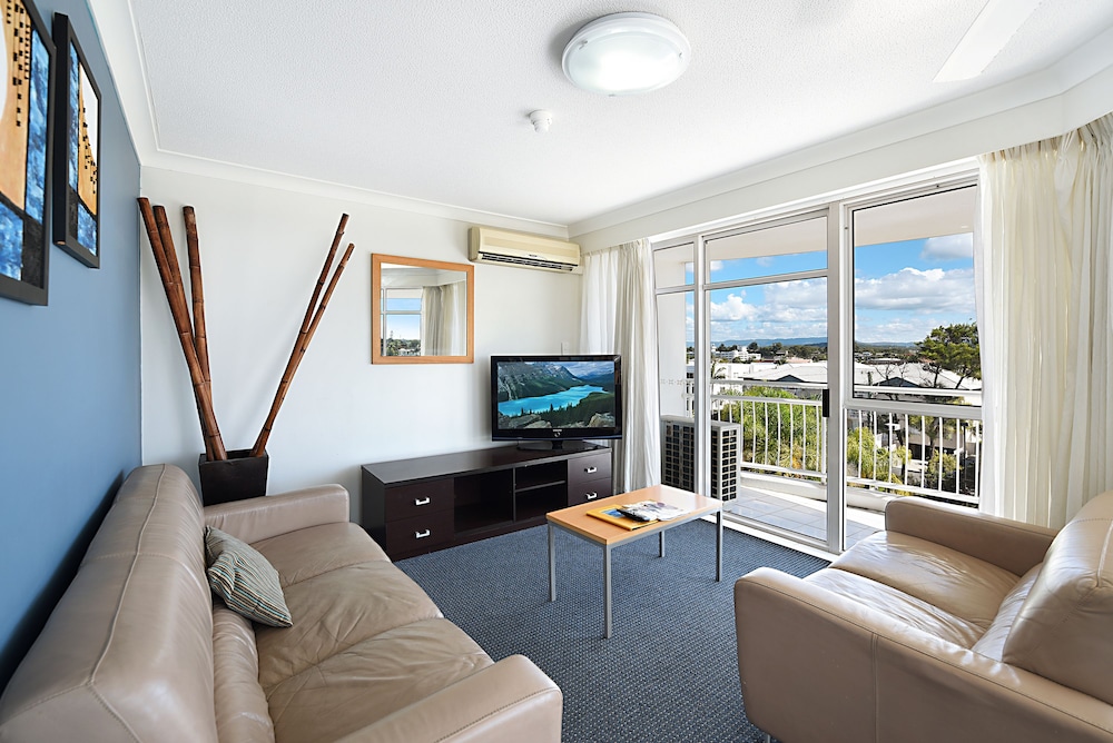 Atrium Resort 34/70