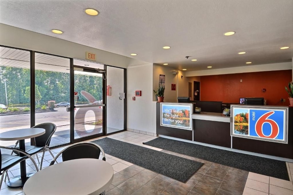 Motel6 Danvers, MA - Boston North 10/58