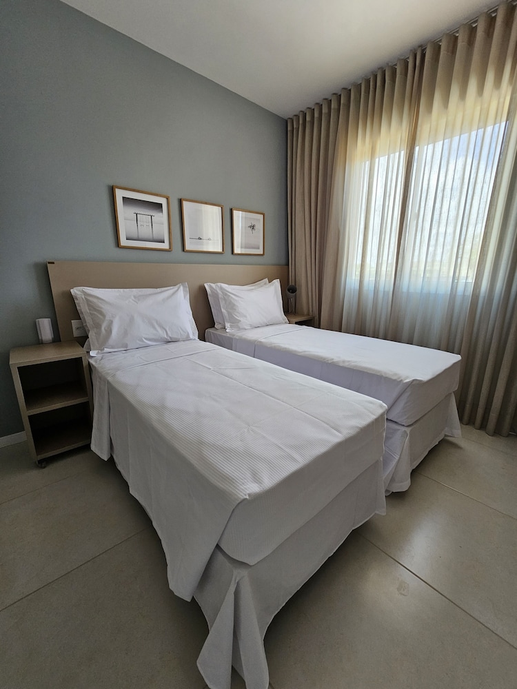 Aero Hotel 5/42