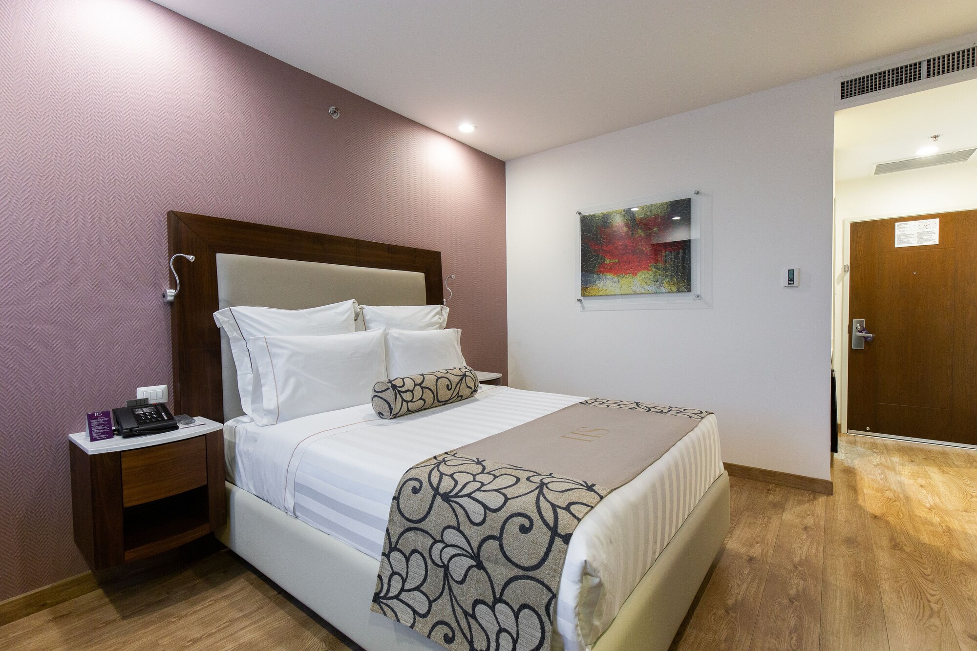 STANDARD, QUEEN BED