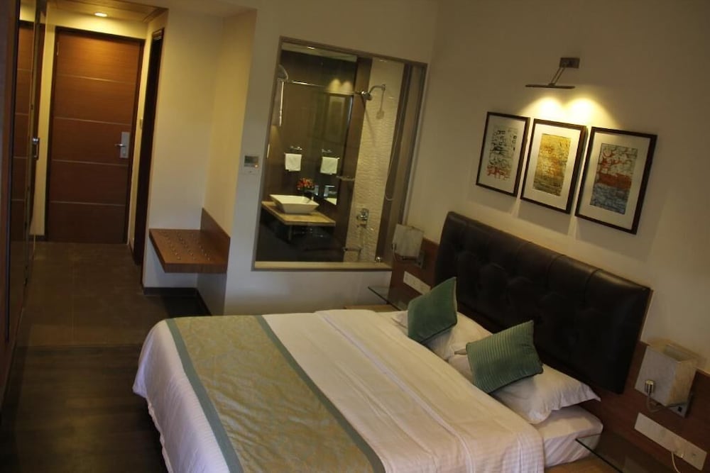Riverview Hotel 12/48