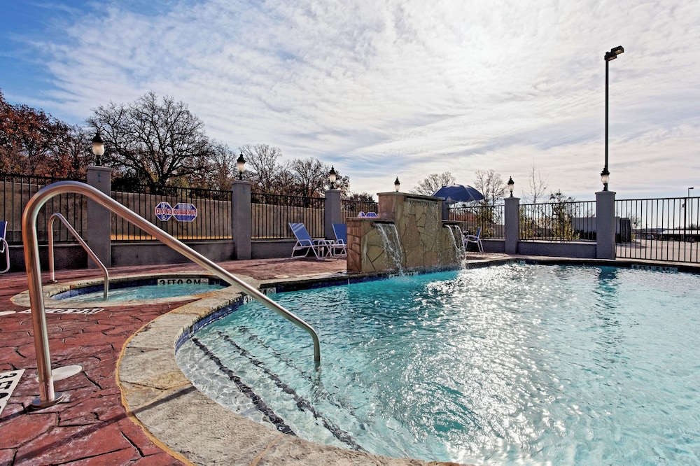 Holiday Inn Express Suites Graham 49/50