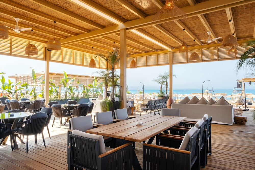 Liu Resorts 56/72