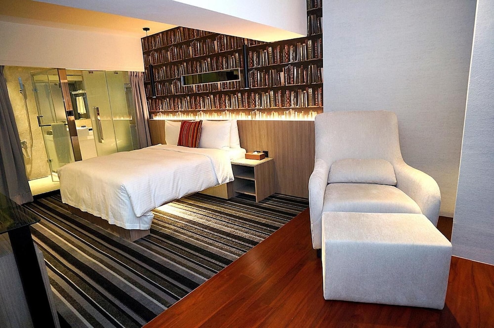 VIA HOTEL ZHONGXIAO 13/25