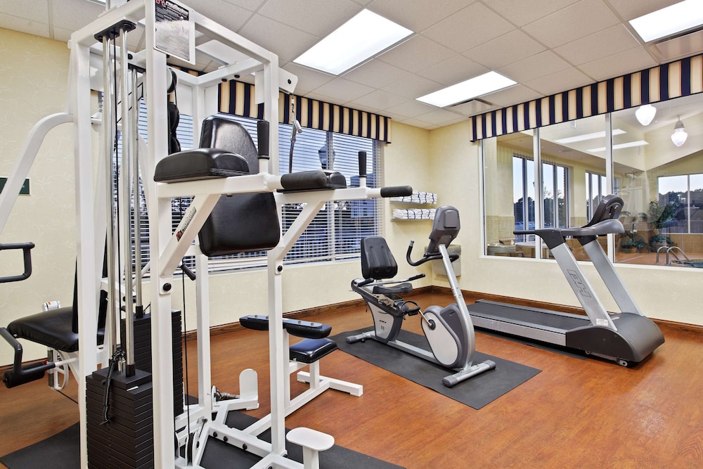 Country Inn & Suites by Radisson Wilson, NC 13/25