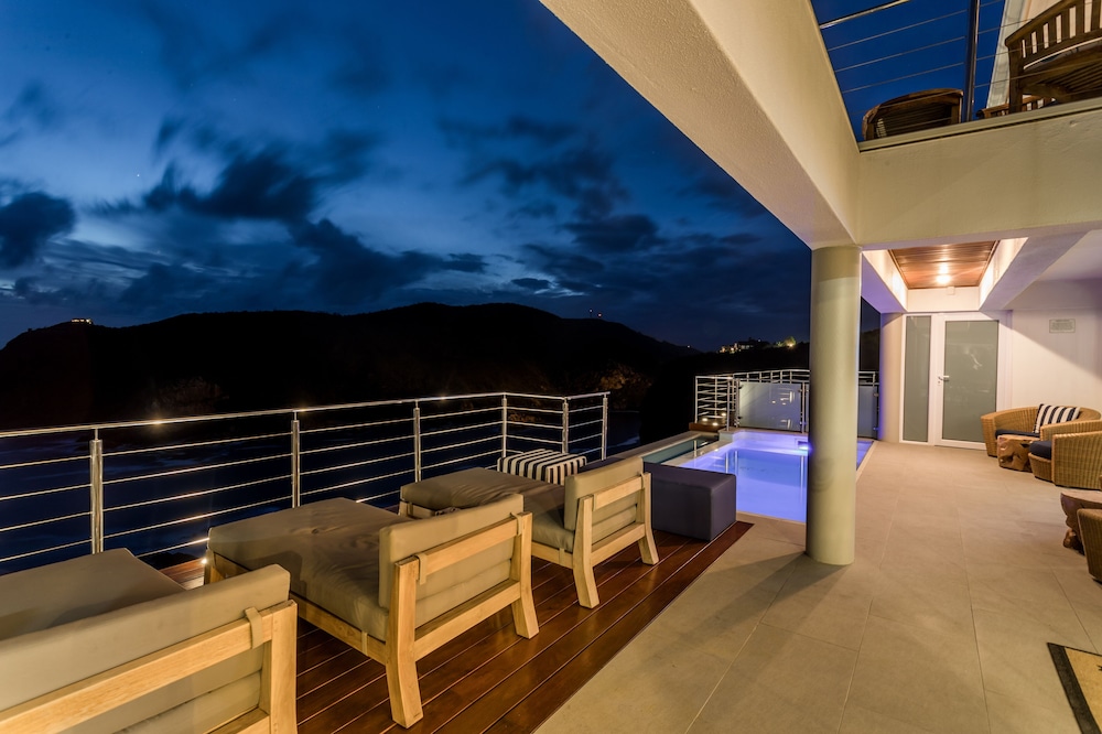 Head over Hills Luxury Retreat 20/50