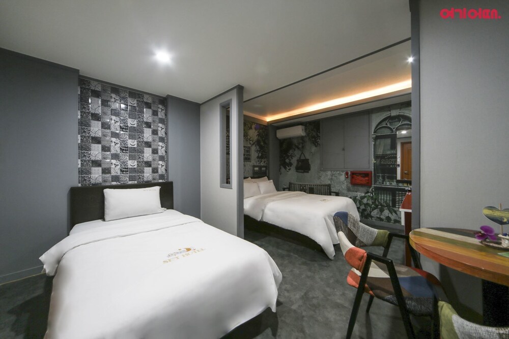 Sky Motel 16/31