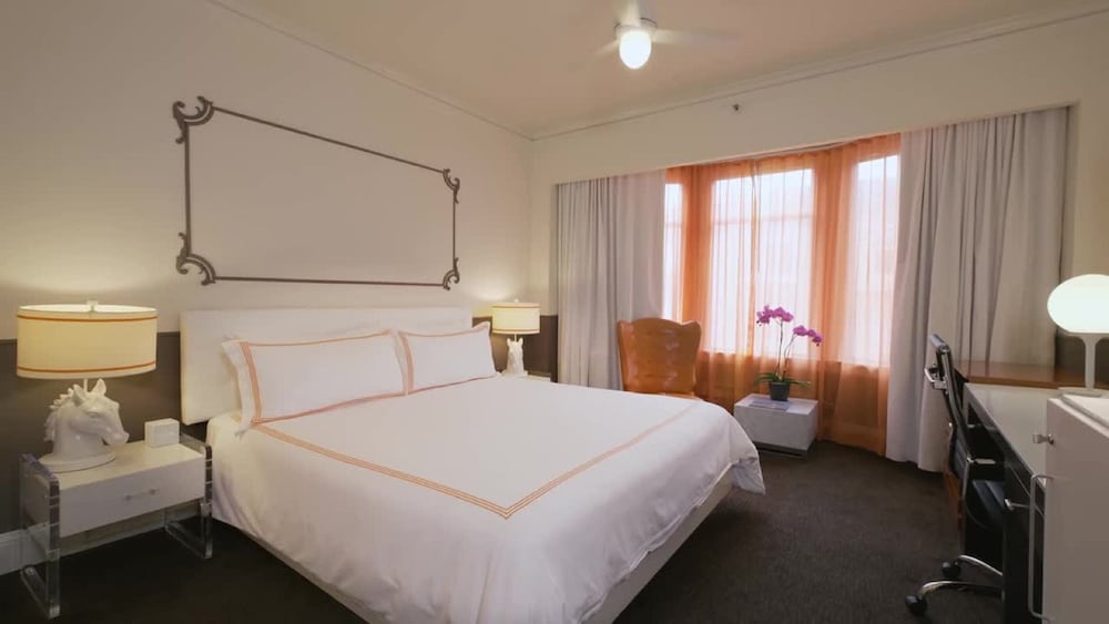 HOTEL JULIAN 11/50