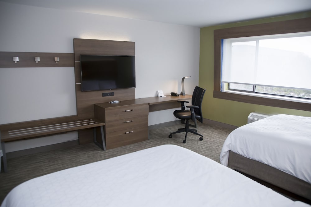 Holiday Inn Express and Suites Colorado Springs North an IHG Hotel 56/67