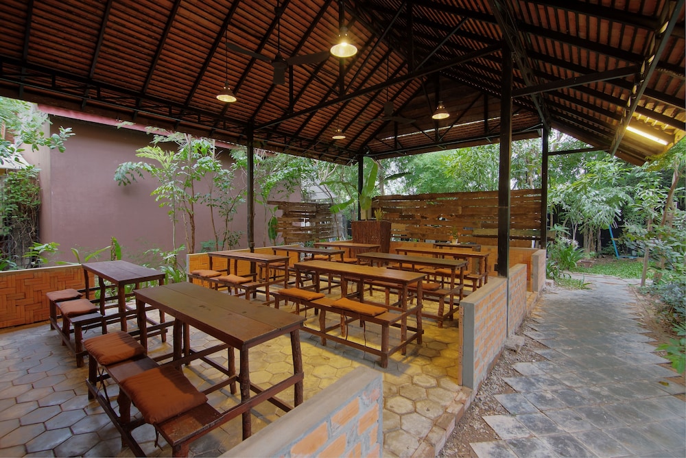 Palm Village Resort Spa 30/50