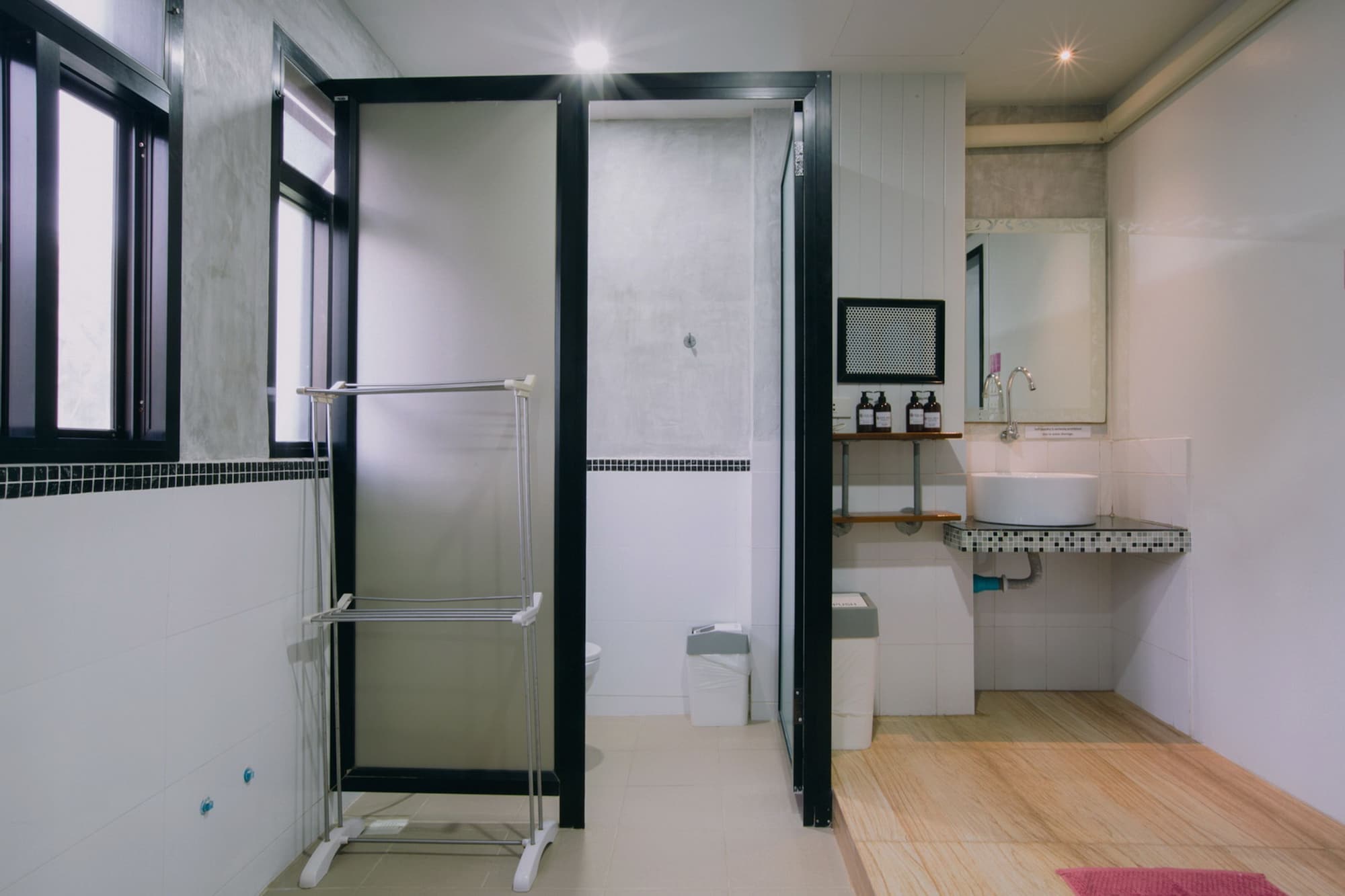 MIXED DORM, DELUXE