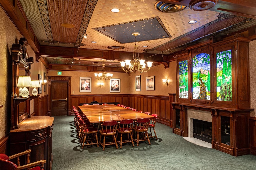 HISTORIC STRATER HOTEL 60/68