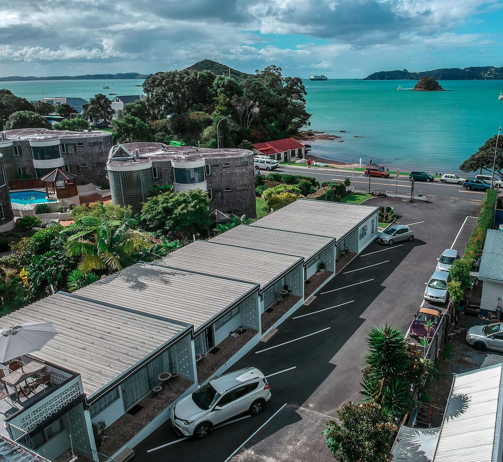 Ala Moana Motel 65/68