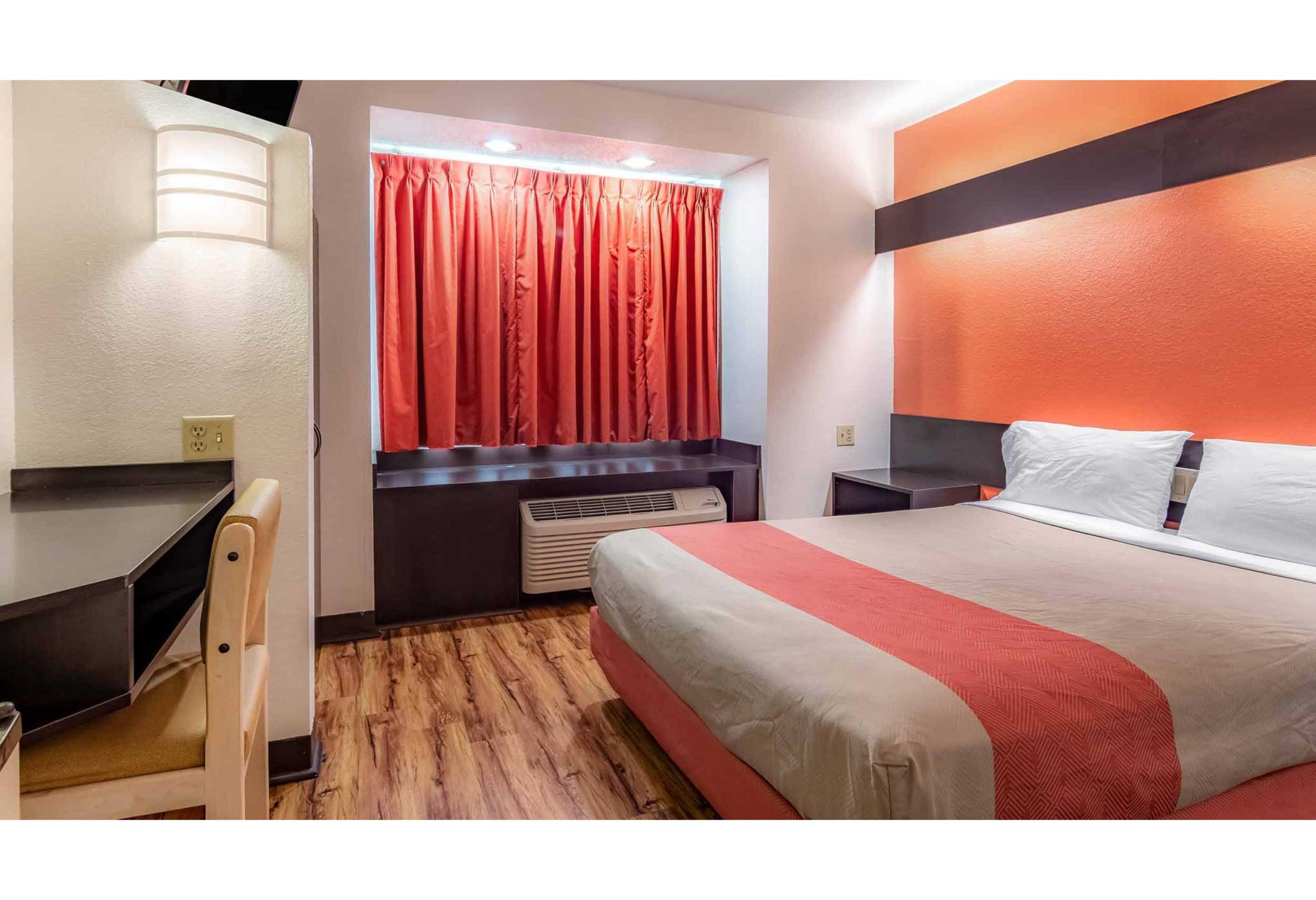 1 Queen Bed - ADA/RI Shower/Non-Smoking
