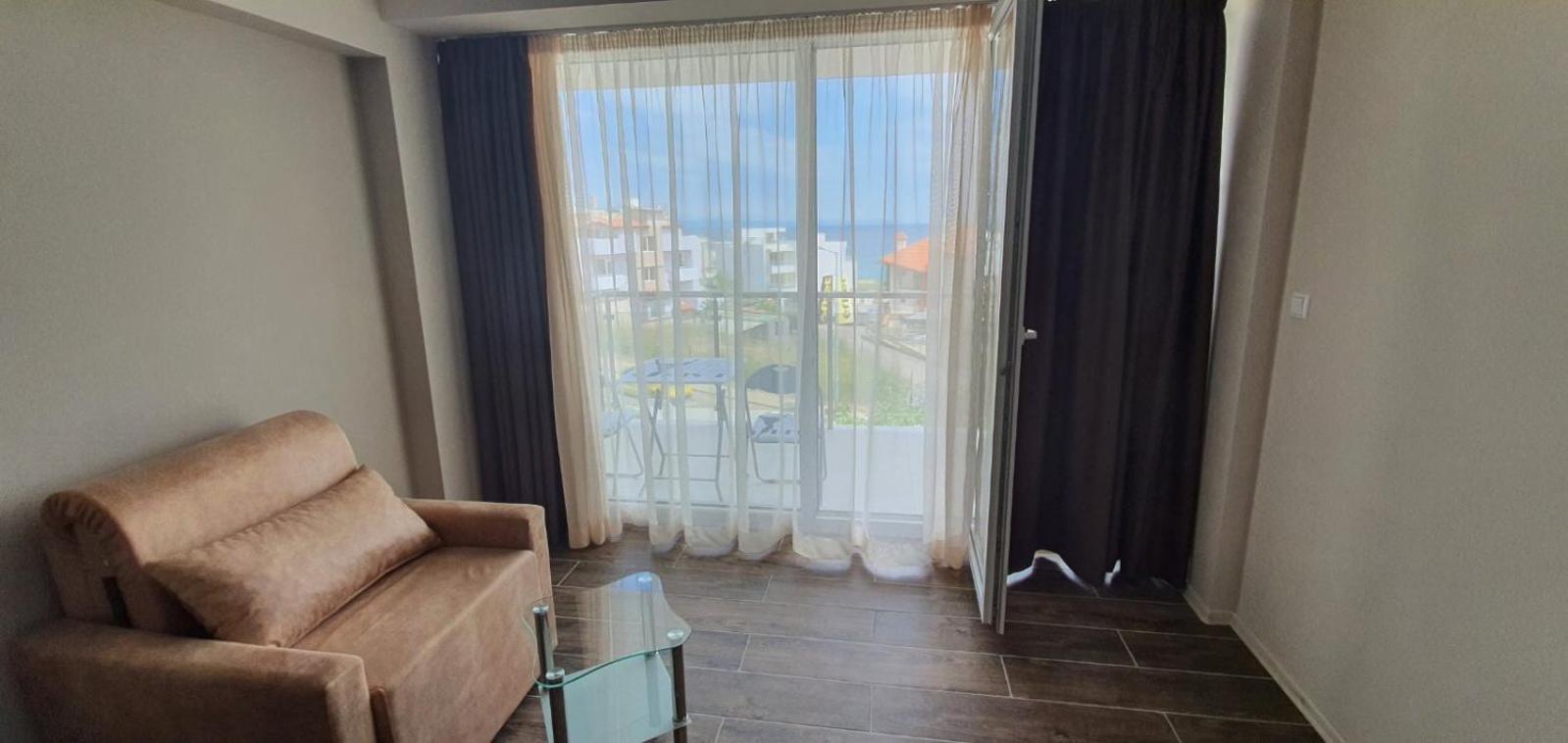 Hotel Sunny. 34/55